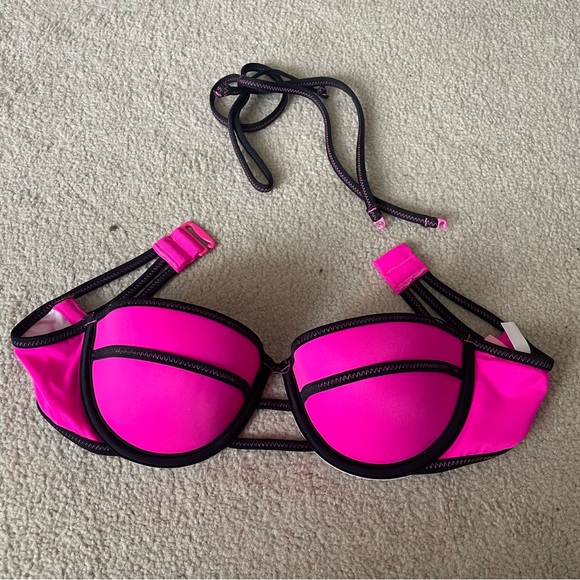 PINK Victoria's Secret Other - NWOT Victoria’s Secret bathing suit top‎